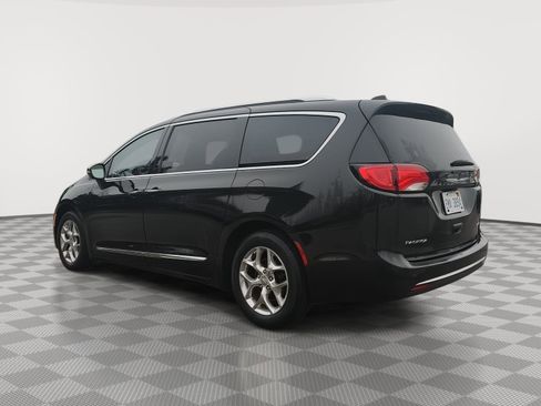 Used 2019 Chrysler Pacifica Limited image 26