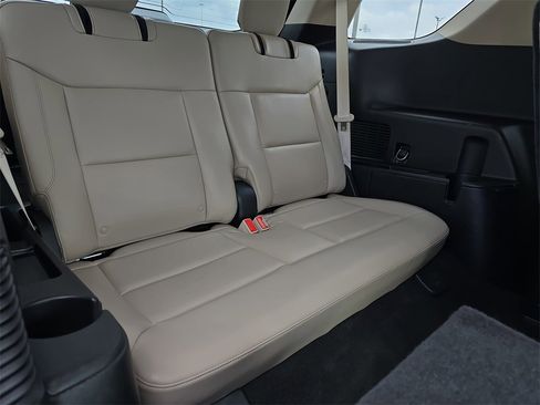 Used 2021 Ford Explorer XLT w/ Equipment Group 202A image 12