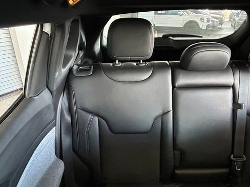 Used 2023 Jeep Compass Latitude w/ Sun and Sound Group AWD/4WD image 12