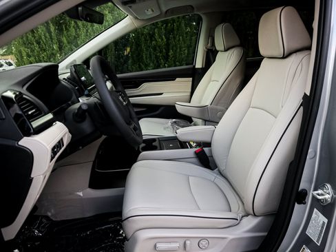 New 2026 Honda Odyssey Touring image 16