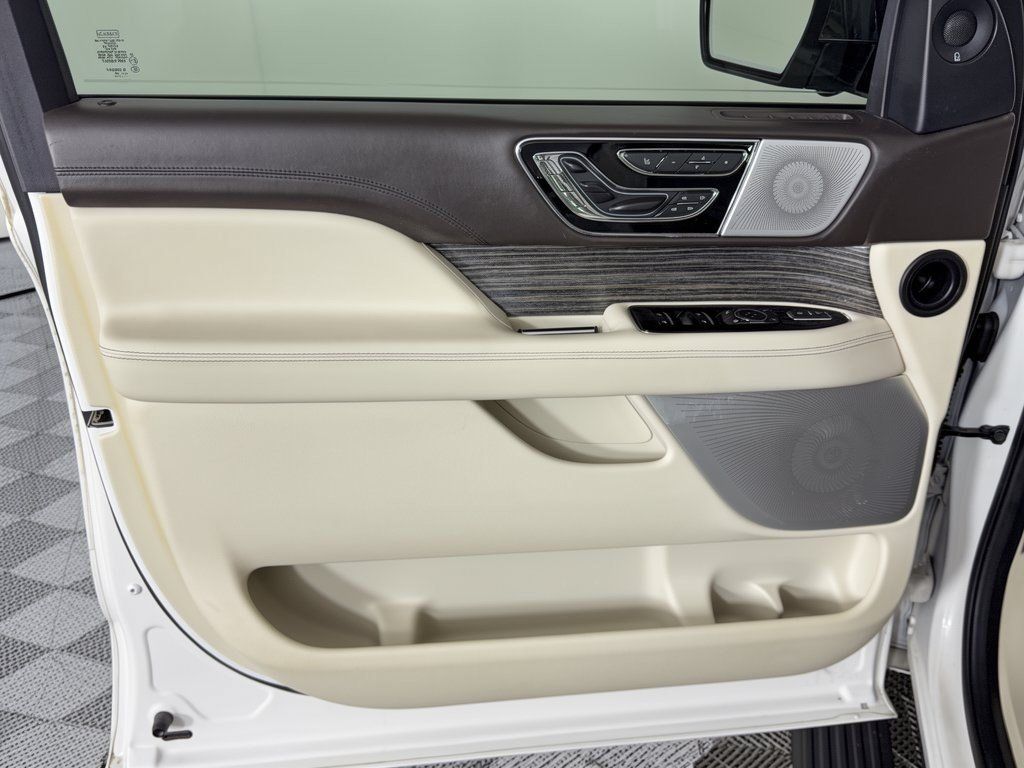 Used 2020 Lincoln Navigator L Black Label w/ Cargo Convenience Package AWD/4WD image 14