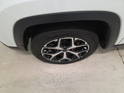 Used 2025 Jeep Compass Limited AWD/4WD image 2