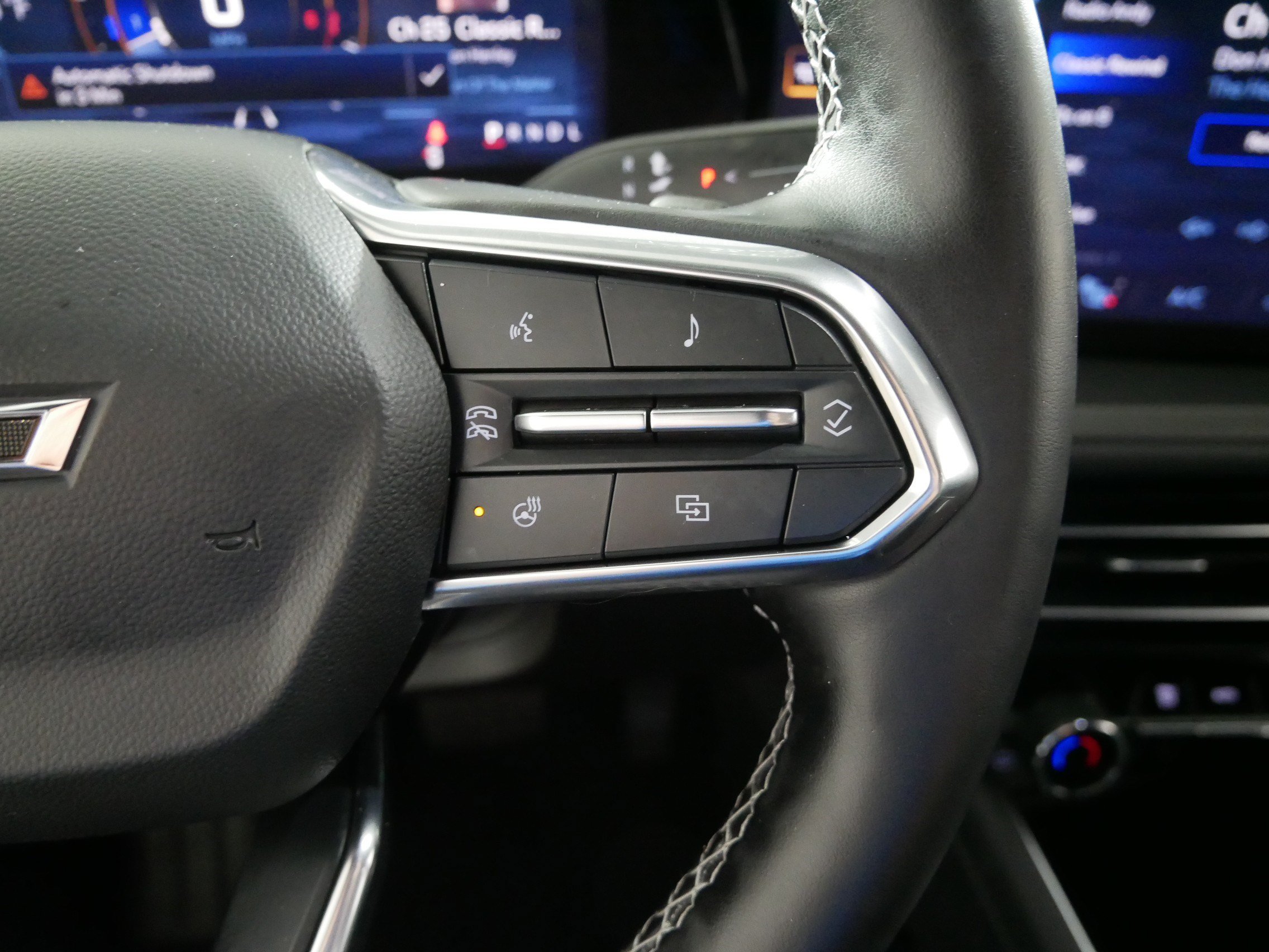 Used 2024 Chevrolet Traverse LS w/ Midnight/Sport Edition AWD/4WD image 27