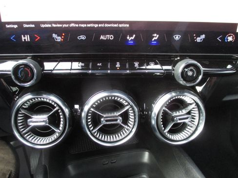 Used 2024 Chevrolet Blazer EV LT image 18