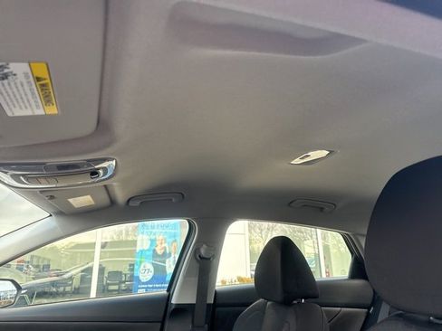 Certified 2025 Hyundai Elantra SE image 20