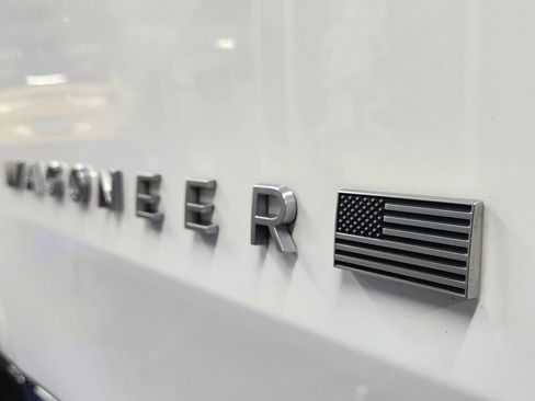 Used 2023 Jeep Wagoneer L Series II image 54