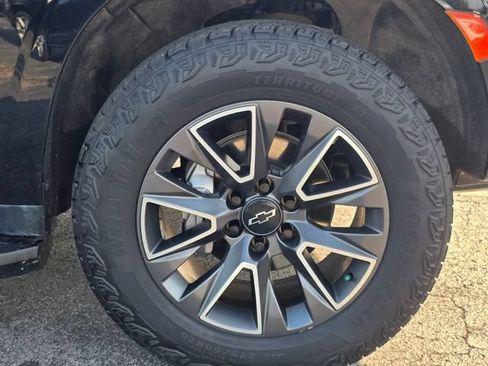 Used 2023 Chevrolet Tahoe Z71 w/ Luxury Package AWD/4WD image 18