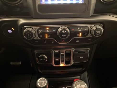 Used 2023 Jeep Wrangler Sport image 16