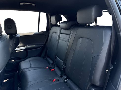 Used 2022 Mercedes-Benz GLB 250 w/ Premium Package Lite image 13