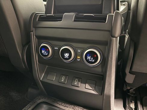 New 2026 Land Rover Defender 130 X-Dynamic SE image 37