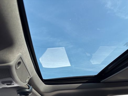 Used 2017 Ford F150 Lariat image 6