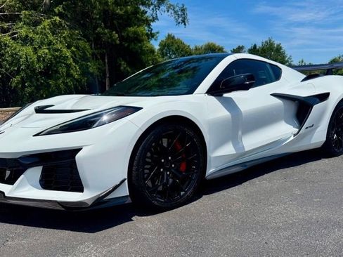 Used 2026 Chevrolet Corvette ZR1 w/ ZR1 Carbon Fiber Aero Package RWD image 7