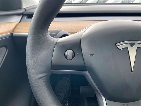 Used 2022 Tesla Model Y Long Range AWD/4WD image 22