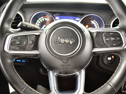 Used 2023 Jeep Wrangler Unlimited Rubicon 4xe w/ Cold Weather Group AWD/4WD image 18