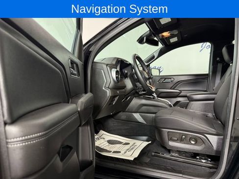 Used 2023 Chevrolet Colorado LT w/ LT Convenience Package II AWD/4WD image 12