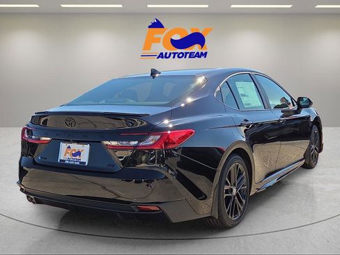 Used 2026 Toyota Camry SE w/ Multimedia Upgrade Package image 4