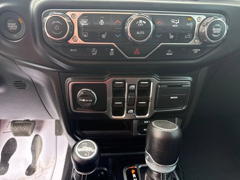 Used 2023 Jeep Wrangler Unlimited Sahara w/ LED Lighting Group AWD/4WD image 22