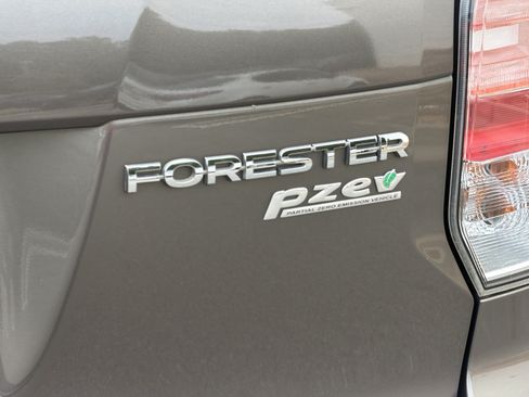 Used 2017 Subaru Forester 2.5i Touring AWD/4WD image 32