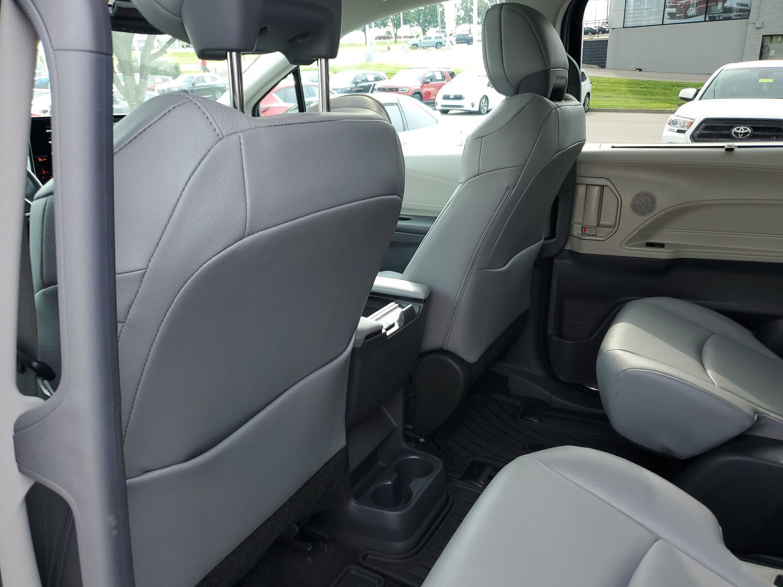Certified 2024 Toyota Sienna XLE FWD image 14
