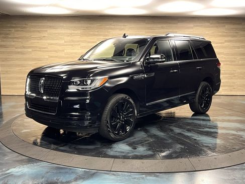 Used 2024 Lincoln Navigator Reserve image 6
