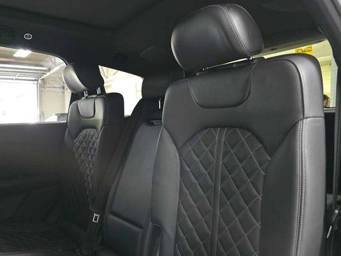Used 2022 Audi SQ7 Prestige w/ Prestige Package AWD/4WD image 17