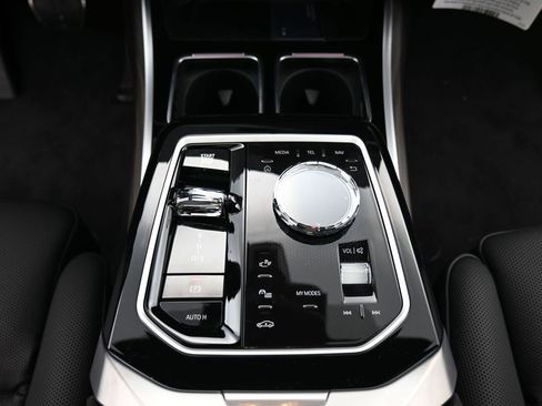 New 2026 BMW 750e xDrive image 13