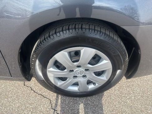 Used 2010 Toyota Camry LE image 12