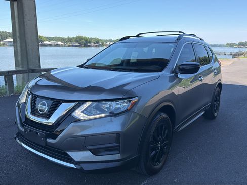 Used 2017 Nissan Rogue SV w/ Midnight Edition FWD image 7