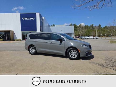 Used 2025 Chrysler Pacifica Select FWD image 1