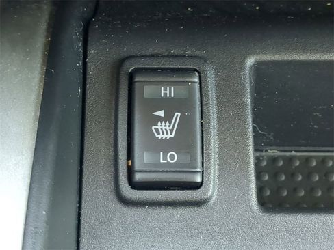 Used 2024 Nissan Titan SV w/ SV Convenience Package image 23