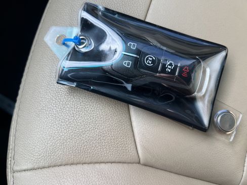 Used 2017 Ford Explorer XLT w/ Equipment Group 202A image 35