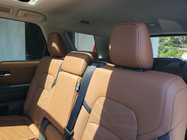 Certified 2025 Nissan Pathfinder Platinum w/ Cargo Package FWD image 34