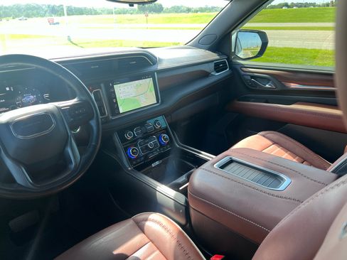 Used 2023 GMC Yukon XL Denali Ultimate AWD/4WD image 23