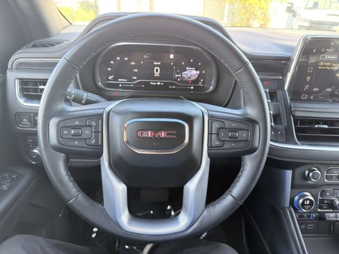 Used 2023 GMC Yukon SLT w/ SLT Luxury Package AWD/4WD image 32