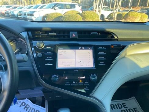 Used 2020 Toyota Camry SE image 10