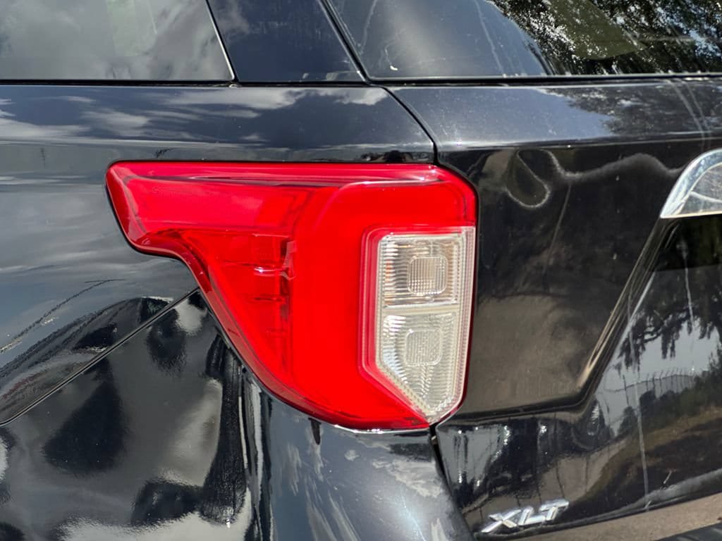 Used 2021 Ford Explorer XLT w/ Equipment Group 202A RWD image 12
