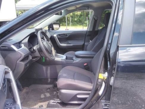 Used 2022 Toyota RAV4 LE FWD image 5