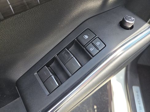 Used 2020 Toyota Highlander Limited AWD/4WD image 34