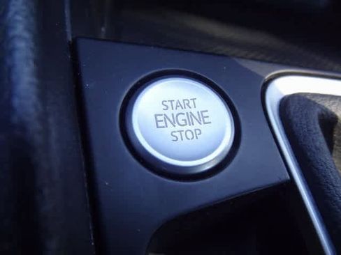 Used 2024 Volkswagen Jetta SE image 31