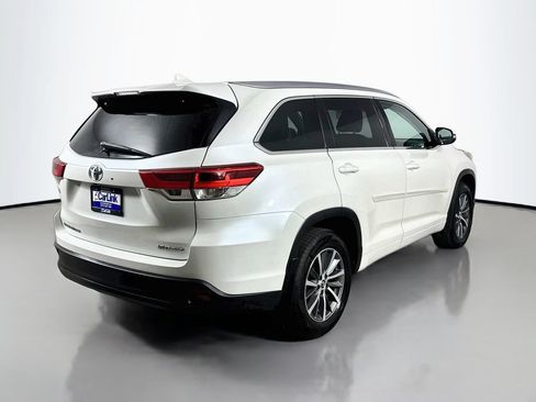 Used 2018 Toyota Highlander XLE AWD/4WD image 8