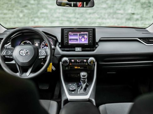 Certified 2020 Toyota RAV4 LE image 24