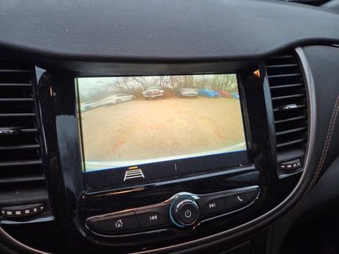 Used 2020 Chevrolet Trax LT w/ LT Convenience Package image 10