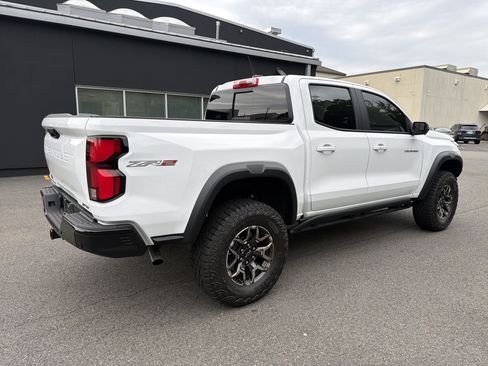 Used 2026 Chevrolet Colorado ZR2 w/ Technology Package AWD/4WD image 14