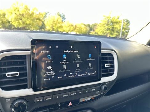 Used 2024 Hyundai Venue Limited image 18