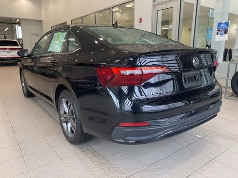 Used 2023 Volkswagen Jetta SE w/ Panoramic Sunroof Package FWD image 6