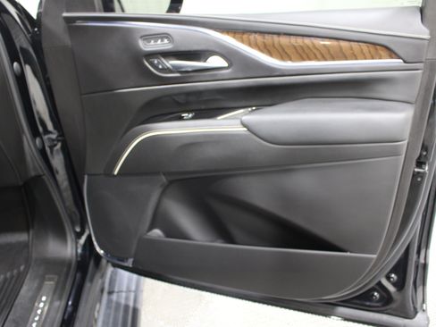 Certified 2023 Cadillac Escalade Sport Platinum w/ LPO, ONYX Package AWD/4WD image 32