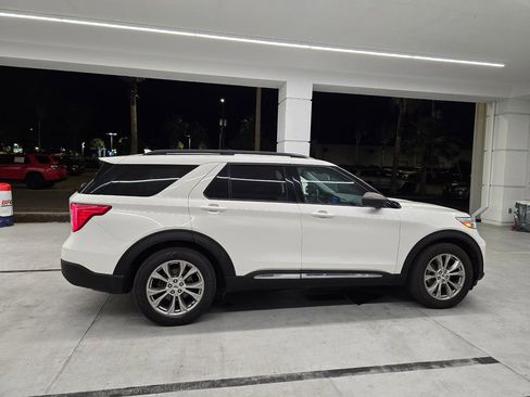 Used 2021 Ford Explorer XLT w/ Equipment Group 202A RWD image 7