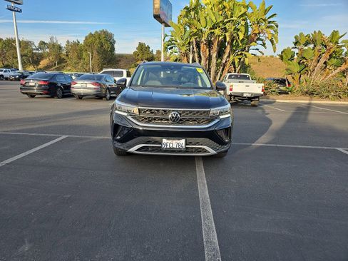 Certified 2023 Volkswagen Taos SE image 2