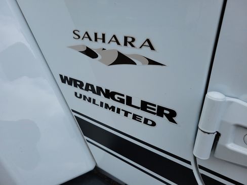 Used 2017 Jeep Wrangler Unlimited Sahara w/ Dual Top Group image 27