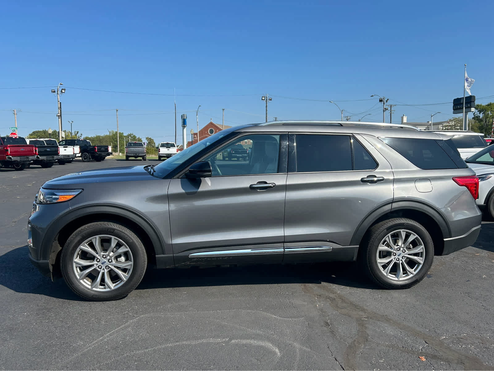 Used 2023 Ford Explorer Limited w/ Equipment Group 301A AWD/4WD image 1